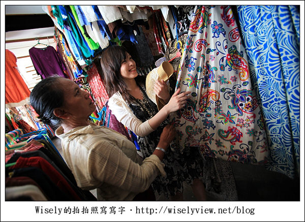 【旅行】2011(印尼)峇里島-05：烏布白金巴士貴賓室、烏布傳統市場(沙龍、服飾、木雕貓)《採購殺價必知心得》