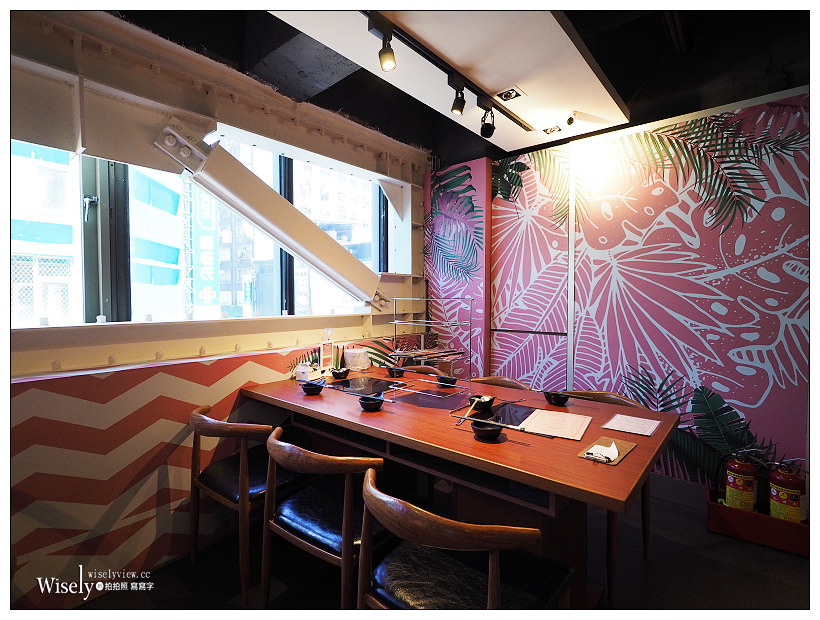 肉多多火鍋。搭訕小鮮女套餐NT269   究愛小鮮肉套餐NT299︱平假日整天販售不限時，冰淇淋飲料無限供應吃到飽～全新清爽鍋底：泰式酸辣湯＆南洋綠咖哩
