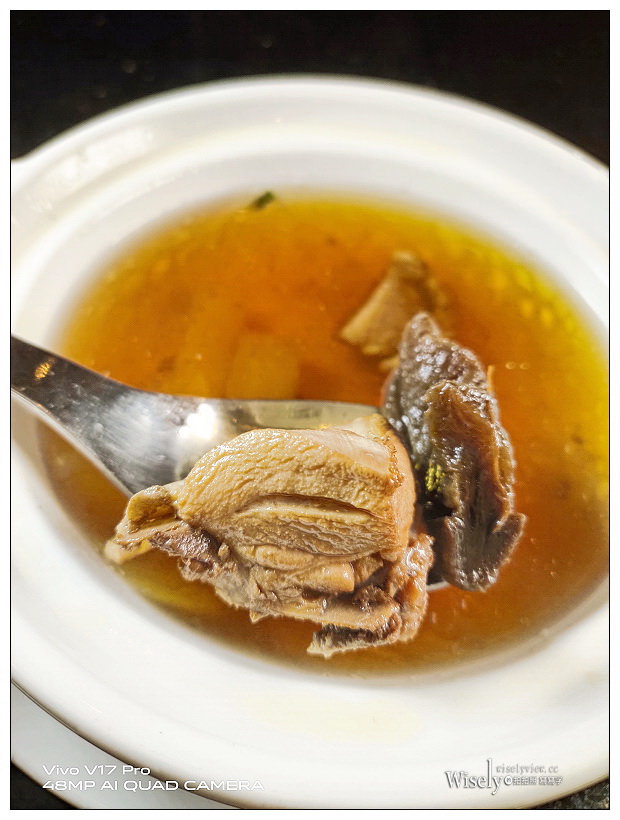瓏山林台北中和飯店。The RED 紅餐廳︱台灣小農食材料理，中菜西吃江浙口味，推薦湧泉米干貝菜飯、古早味菜脯燉黑鑽雞～中和美食 x 捷運景安站美食