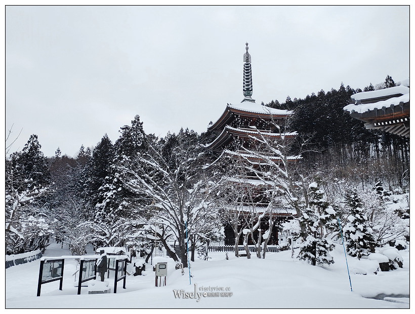 青森景點。青龍寺 昭和大佛︱日本最大最高的青銅製大日如來佛像，絲柏建材五重塔與朱紅塗色大師堂很有特色，1984年(昭和59年)完工，為日本第四大佛