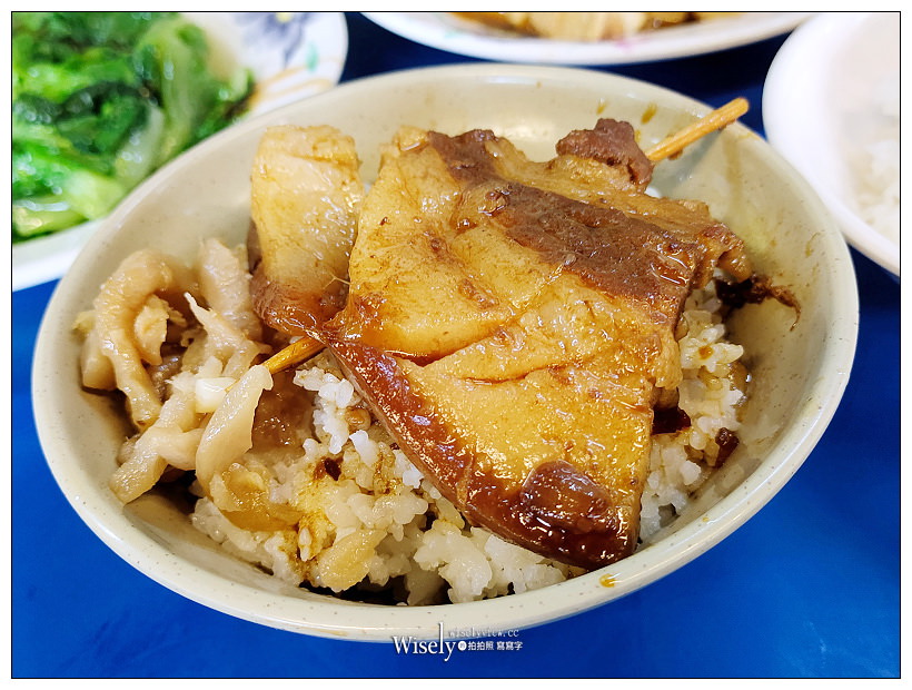 台北中正。南機場夜市 岡山肉燥飯︱在地人的早午餐，走南部風格特色小吃，焢肉飯、魚皮湯都好吃