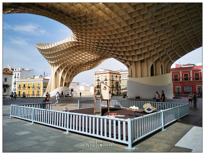 西班牙 塞維亞景點。都市陽傘 Metropol Parasol︱結合市集與餐飲的休閒空間，全球最大木建築的塞維亞大蘑菇（Sevilla Mercado de la Encarnación）