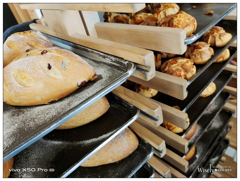 台中西區。KAKUKA 核果烘焙工作室︱龍貓主題麵包店，採用日製麵粉手工製作，每天下午新鮮出爐推薦