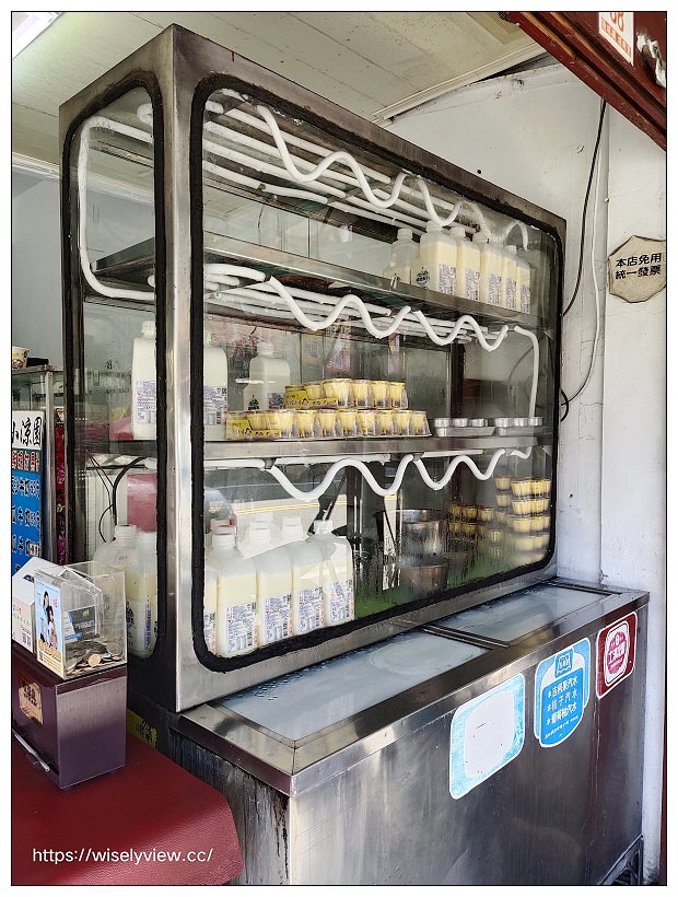 宜蘭頭城。小涼園冰果室︱在地超過一甲子的剉冰店，必嚐八寶冰與紅豆牛奶冰～頭城美食 x 宜蘭美食