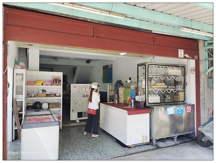 宜蘭頭城。小涼園冰果室︱在地超過一甲子的剉冰店，必嚐八寶冰與紅豆牛奶冰～頭城美食 x 宜蘭美食