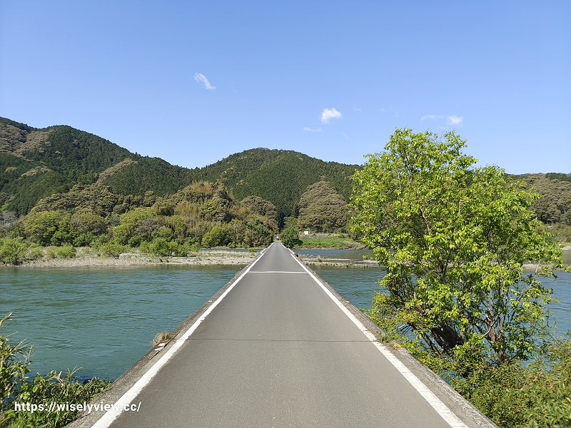 高知景點。四萬十川︱「佐田沈下橋」緩步，搭乘「屋形船」體驗日本最後的清流