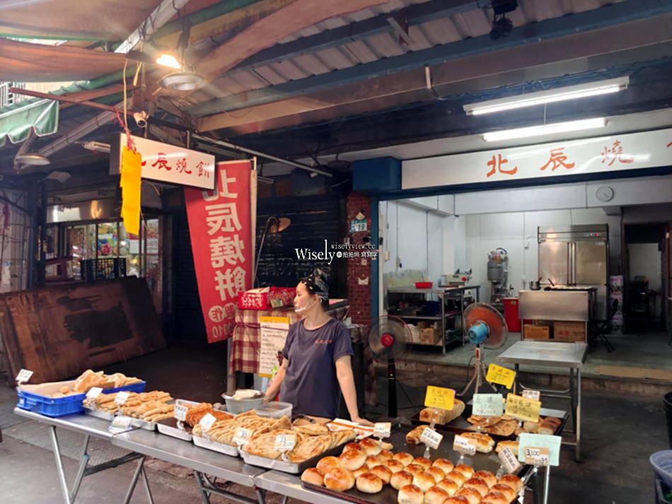 新北永和︱智光黃昏市場美食︱北辰燒餅︱烤包子.酥餅.烤餅（回烤教學）