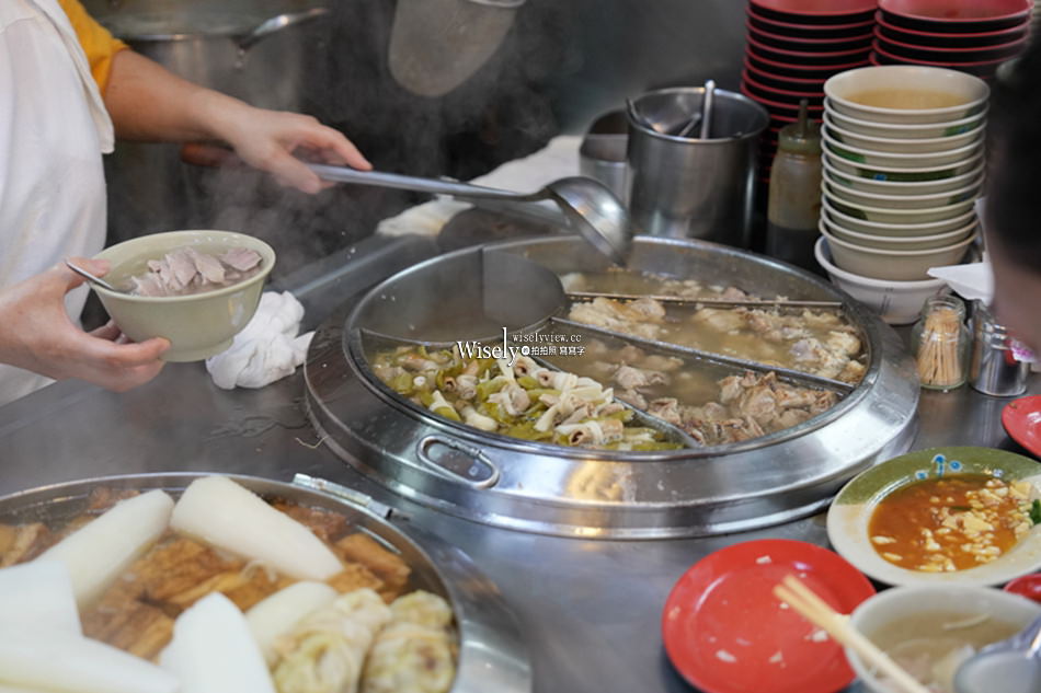 基隆廟口夜市美食｜阿媽的魯肉飯｜平價可口古早味湯尤佳｜營養三明治