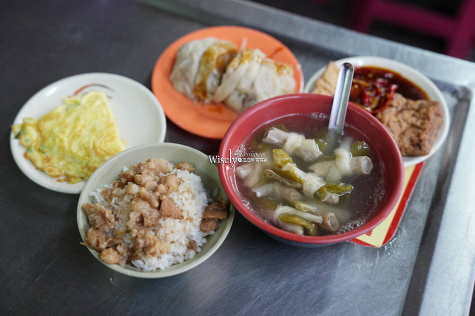 基隆廟口夜市美食｜阿媽的魯肉飯｜平價可口古早味湯尤佳｜營養三明治