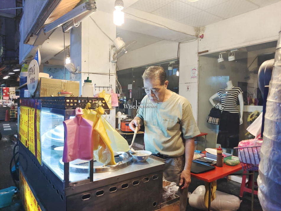 礁溪美食︱不一樣溫泉脆皮臭豆腐︱藥膳排骨、魯肉飯、炒米粉︱宜蘭宵夜