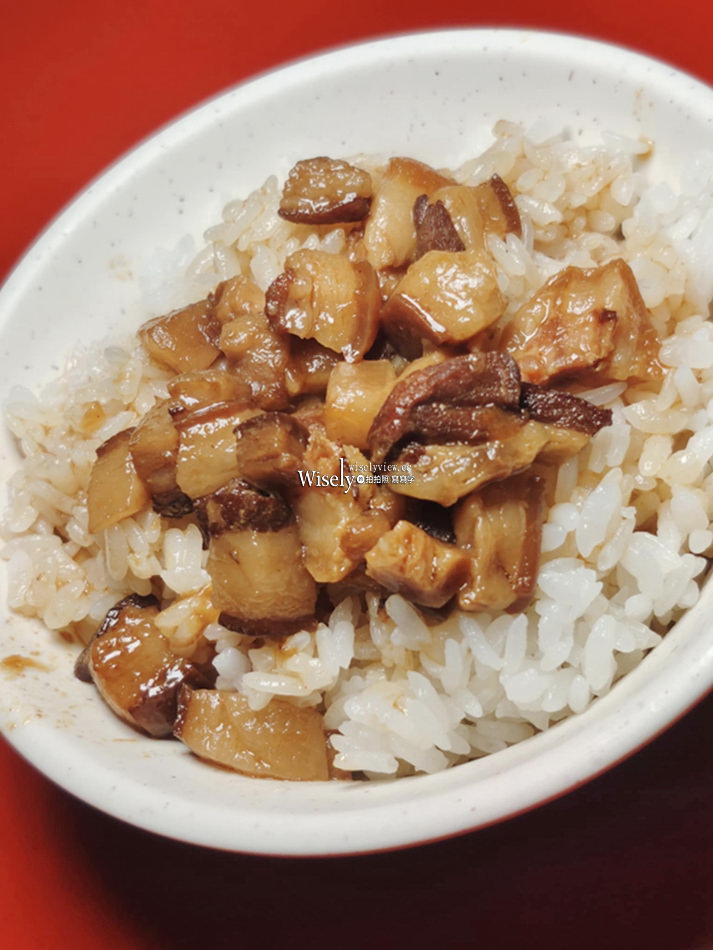 礁溪美食︱不一樣溫泉脆皮臭豆腐︱藥膳排骨、魯肉飯、炒米粉︱宜蘭宵夜