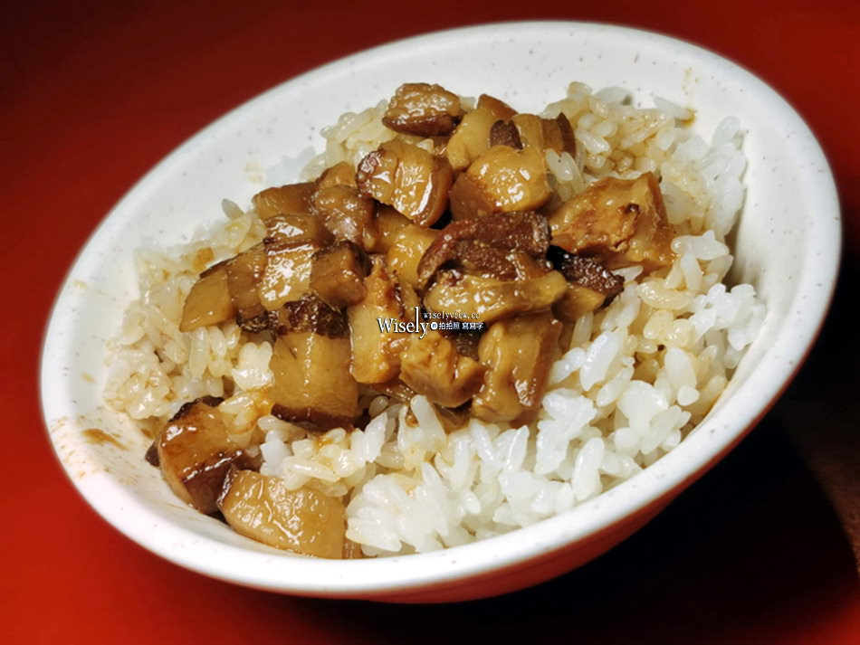 礁溪美食︱不一樣溫泉脆皮臭豆腐︱藥膳排骨、魯肉飯、炒米粉︱宜蘭宵夜