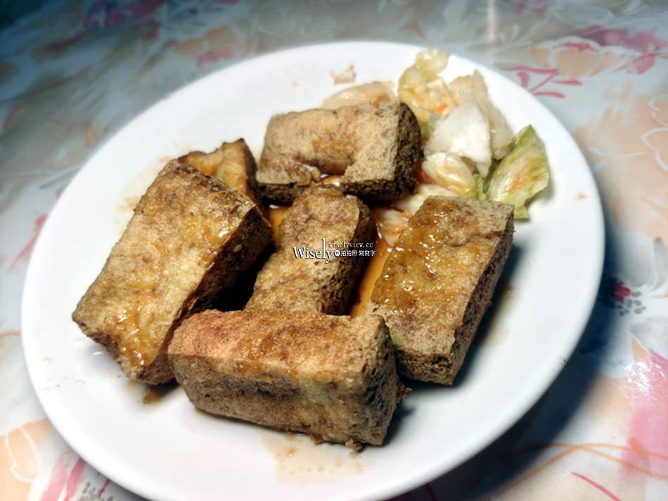 礁溪美食︱不一樣溫泉脆皮臭豆腐︱藥膳排骨、魯肉飯、炒米粉︱宜蘭宵夜