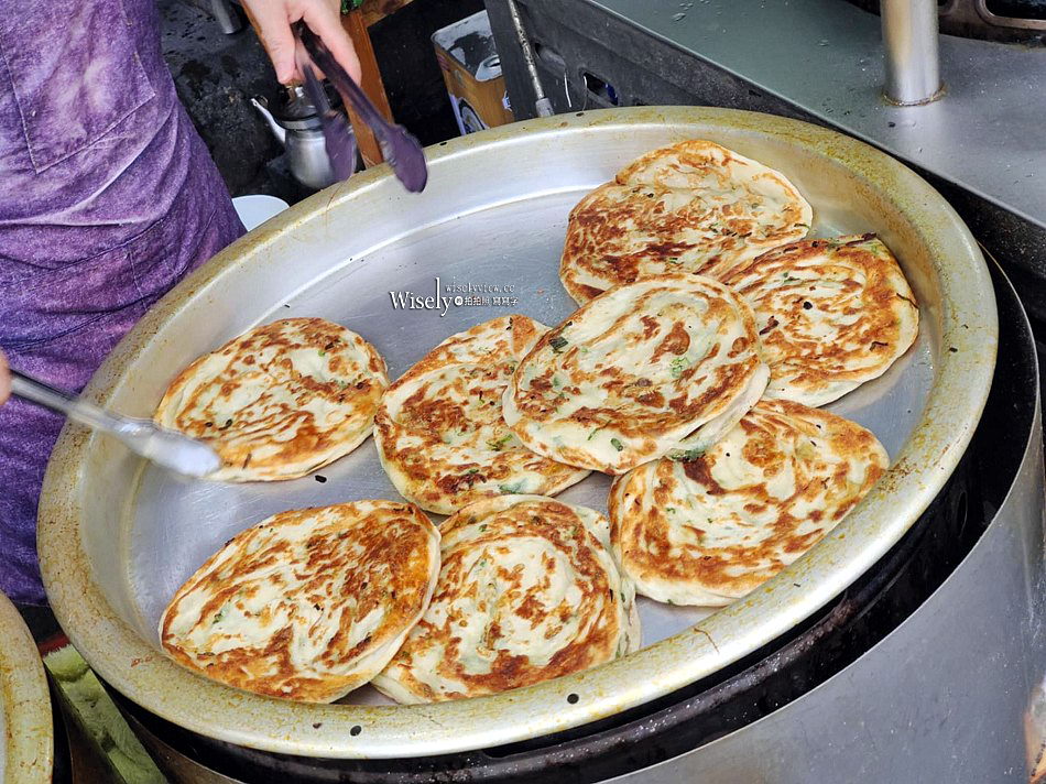 新北永和 永安蔥油餅︱智光黃昏市場美食︱韮菜盒、黑豬肉饀餅、蘿蔔絲餅