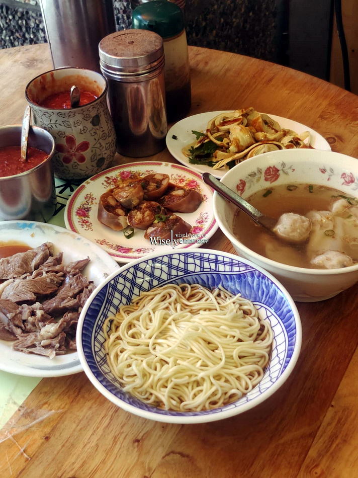 宜蘭市美食︱火生餛飩麵店︱老字號無招牌小吃，鄰近新月廣場