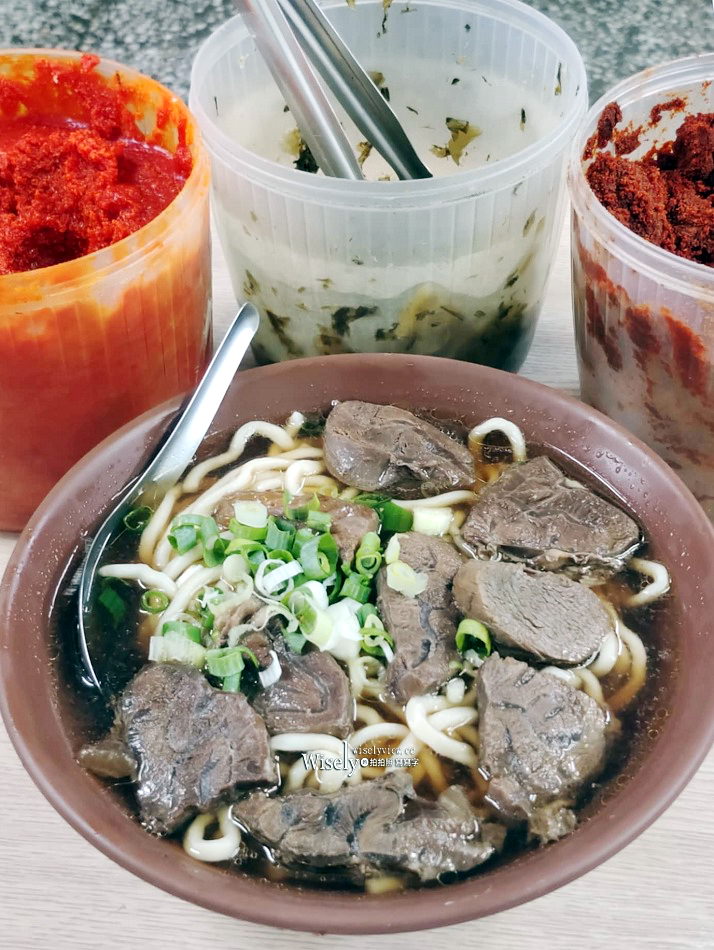 老劉刀切牛肉麵︱台北西門町在地老字號小吃店︱冷氣空間量多推外帶
