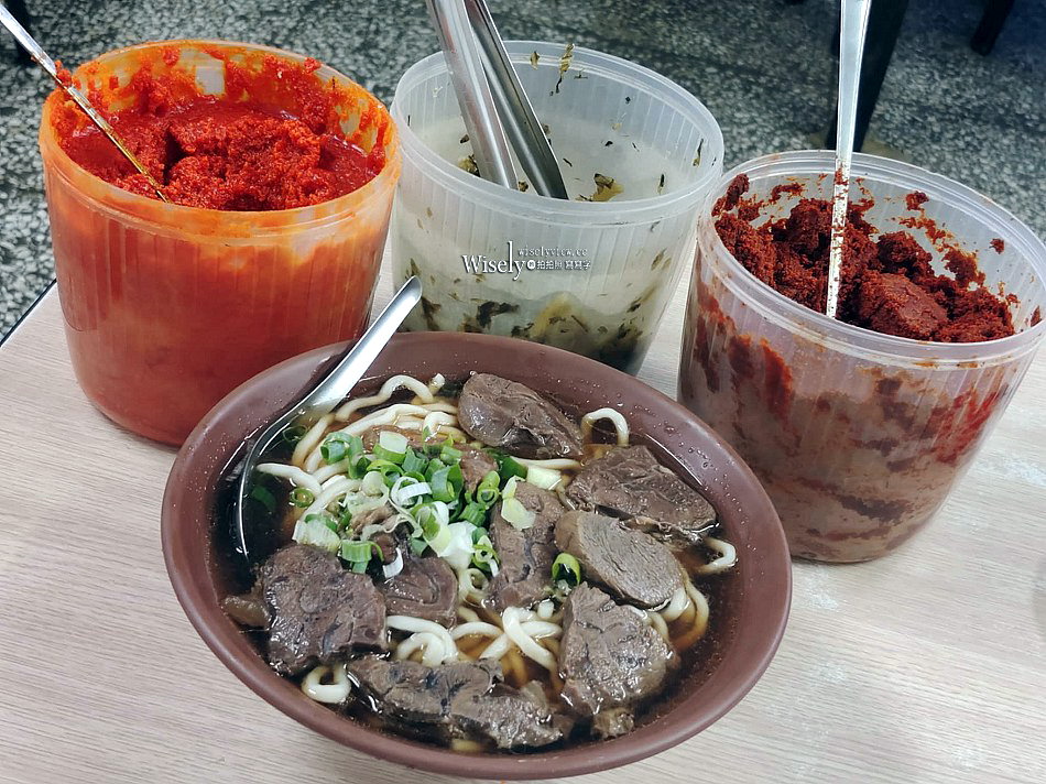 老劉刀切牛肉麵︱台北西門町在地老字號小吃店︱冷氣空間量多推外帶
