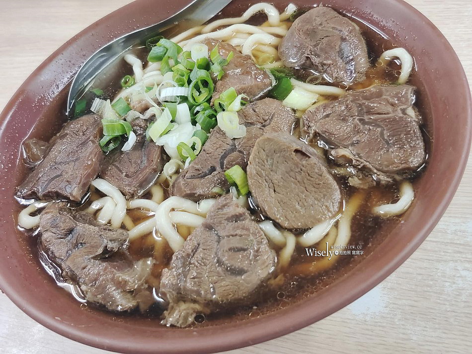 老劉刀切牛肉麵︱台北西門町在地老字號小吃店︱冷氣空間量多推外帶