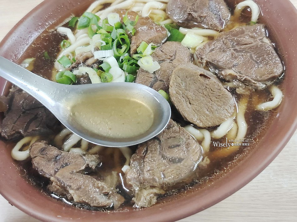 老劉刀切牛肉麵︱台北西門町在地老字號小吃店︱冷氣空間量多推外帶
