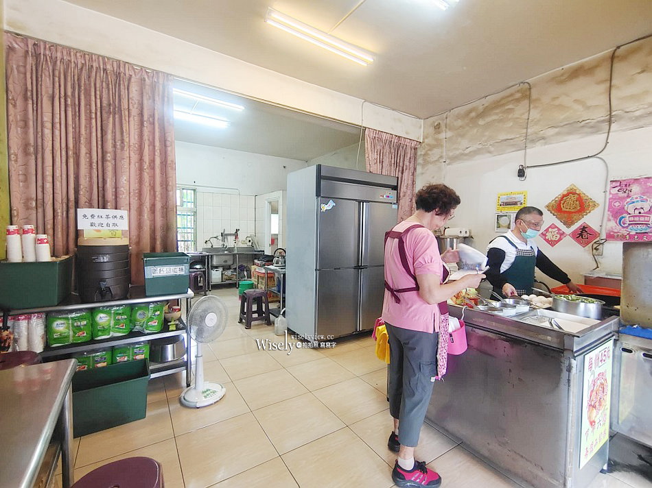 宜蘭龍潭日香炸蛋蔥油餅︱三星蔥多還有免費紅茶，礁溪老字號小吃