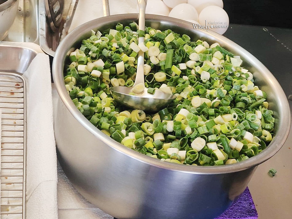 宜蘭龍潭日香炸蛋蔥油餅︱三星蔥多還有免費紅茶，礁溪老字號小吃