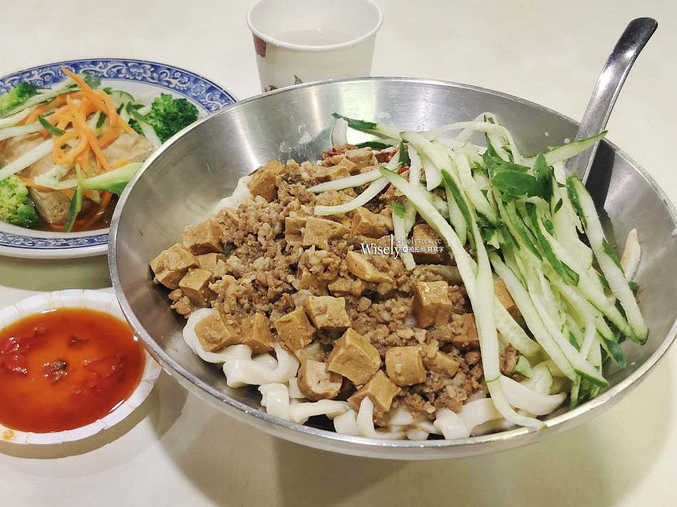 銀記手擀刀切牛肉麵︱台北捷運忠孝新生站，免費飲料待用餐情懷老店