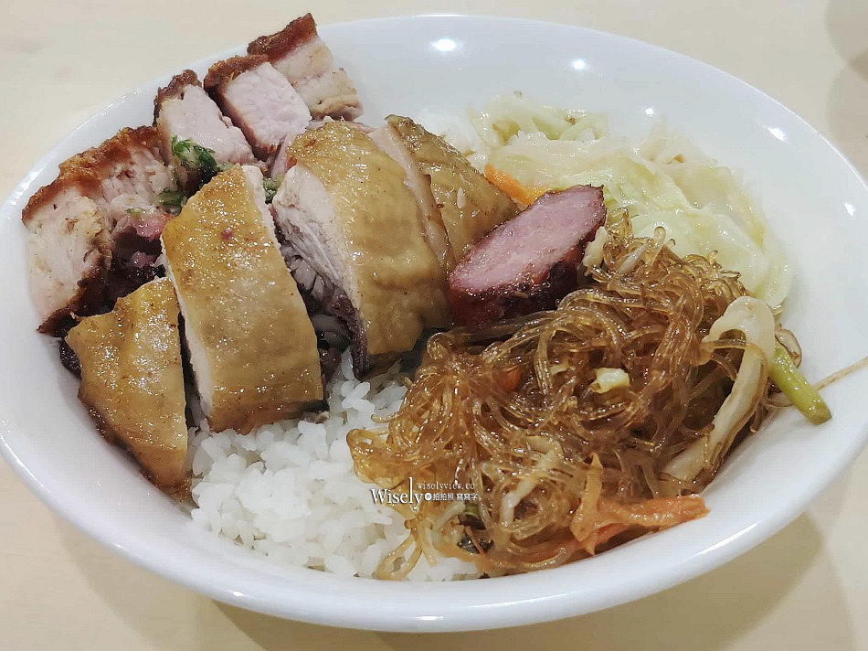 飛燒味脆皮燒肉專賣︱南機場燒臘便當︱涼茶熱湯喝到飽︱捷運龍山寺站