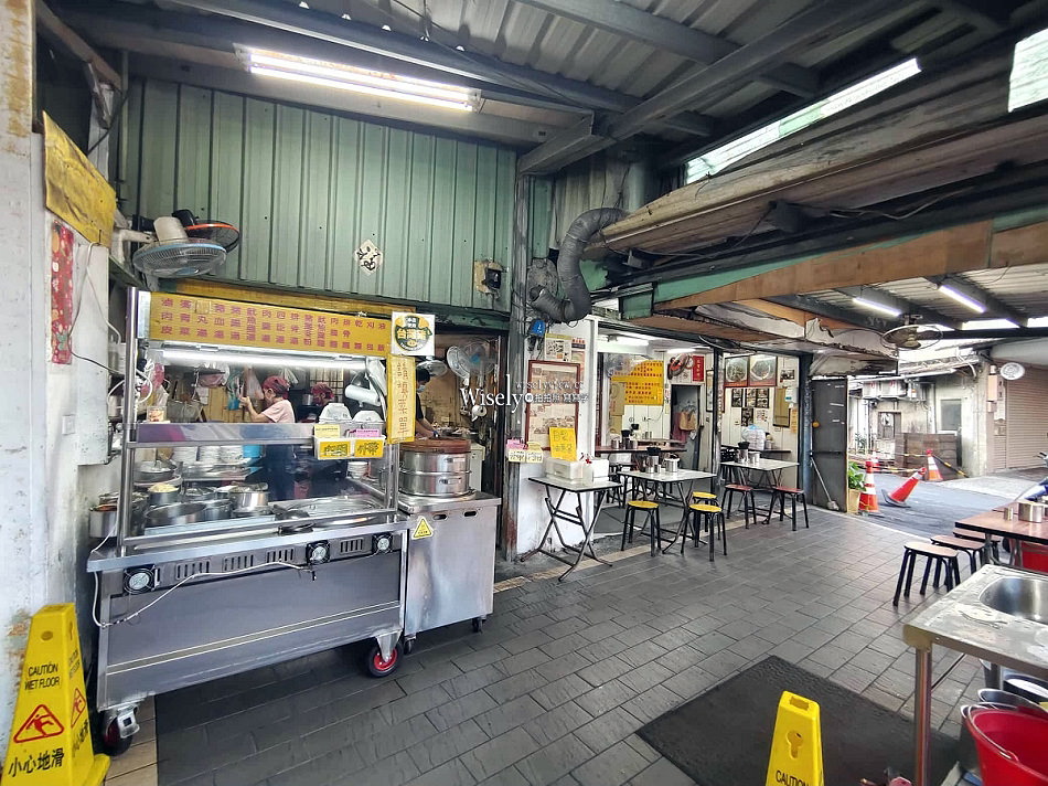 艋舺阿萬油飯︱一甲子傳統古早味︱台北萬華車站︱捷運龍山寺站 艋舺阿萬油飯︱一甲子傳統古早味︱台北萬華車站︱捷運龍山寺站