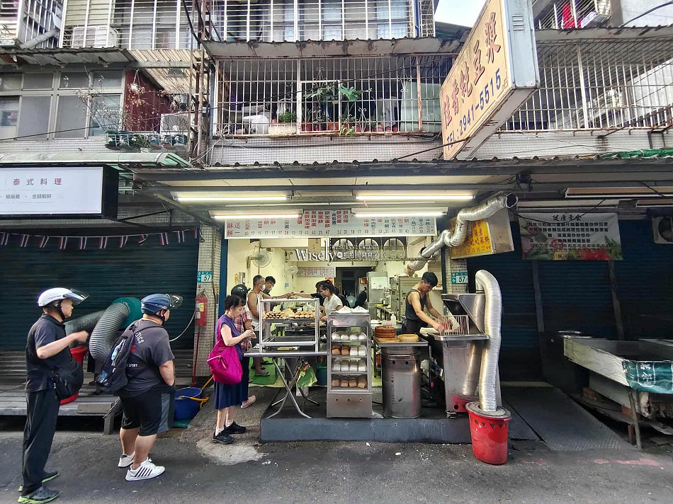 永和佳香豆漿︱米其林必比登推薦︱胡椒蔥燒餅夾蛋︱捷運永安市場站美食