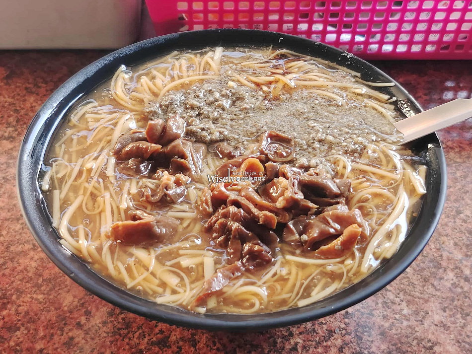 頭城滷肉大腸麵線︱肉燥加滷大腸湯頭濃︱火車站前街邊小吃