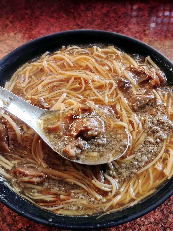 頭城滷肉大腸麵線︱肉燥加滷大腸湯頭濃︱火車站前街邊小吃