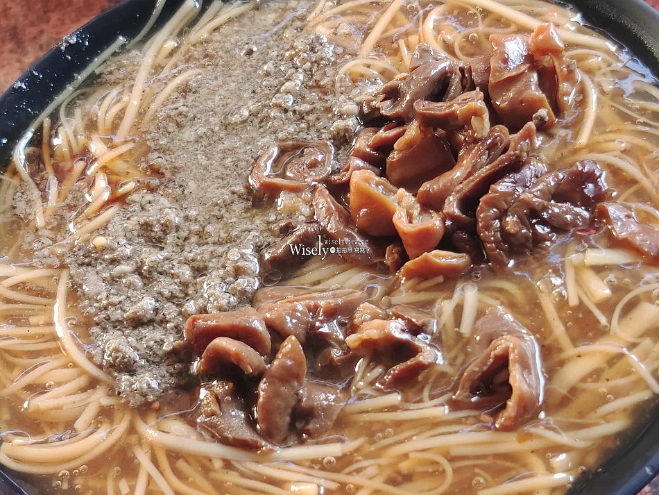 頭城滷肉大腸麵線︱肉燥加滷大腸湯頭濃︱火車站前街邊小吃
