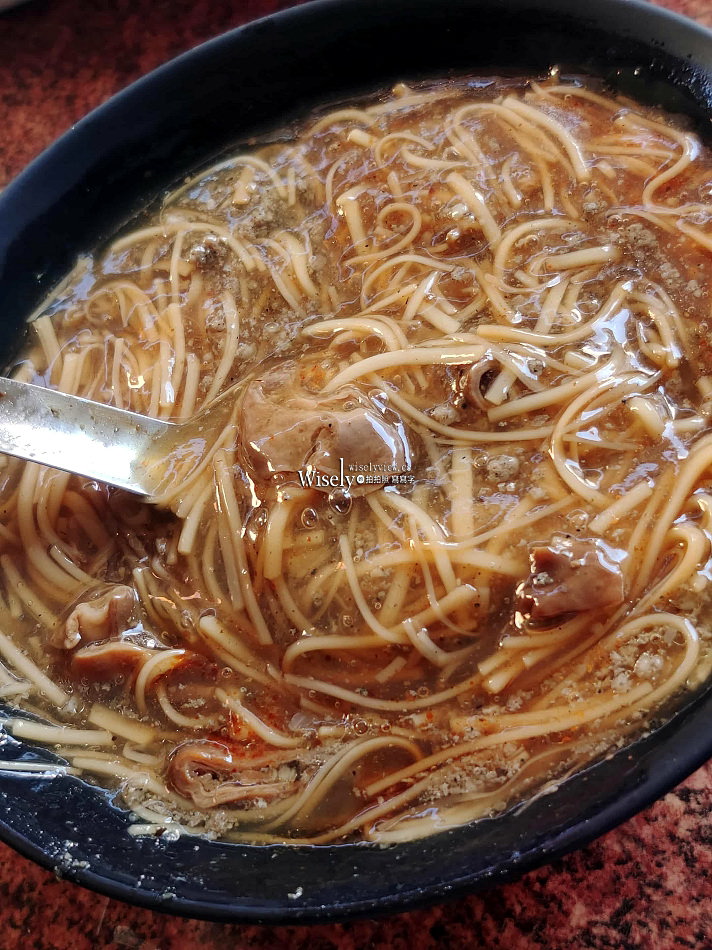 頭城滷肉大腸麵線︱肉燥加滷大腸湯頭濃︱火車站前街邊小吃