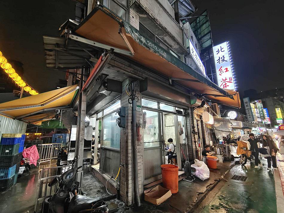 景美鄭家炭烤︱景美夜市烤滷味︱雞腿、酸菜腸與內臟甜不辣︱捷運景美站