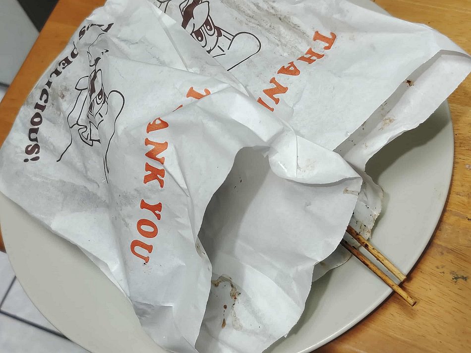 景美鄭家炭烤︱景美夜市烤滷味︱雞腿、酸菜腸與內臟甜不辣︱捷運景美站