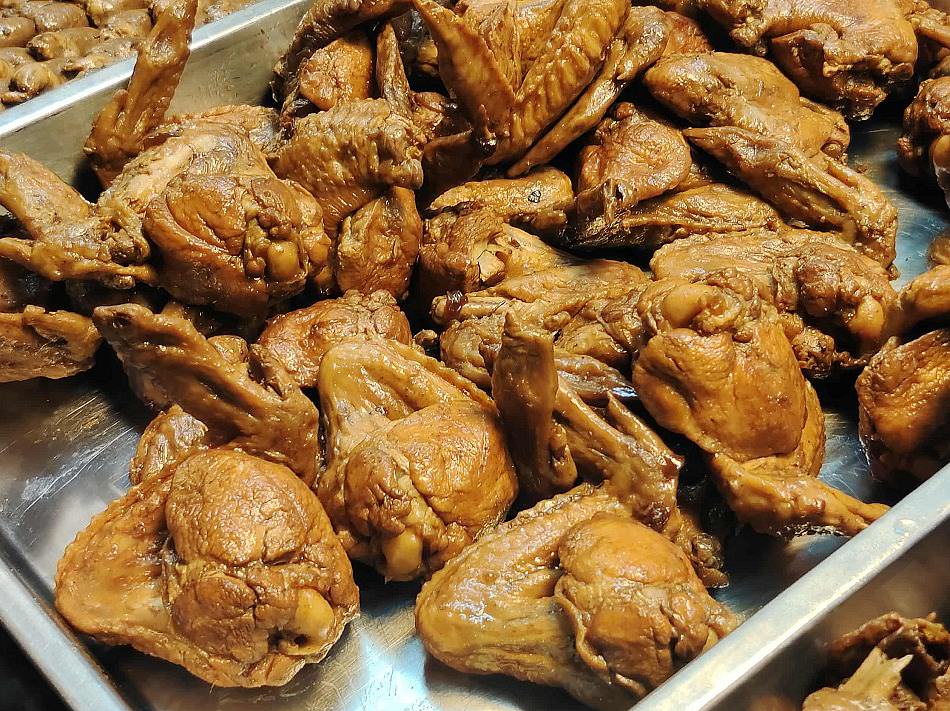 景美鄭家炭烤︱景美夜市烤滷味︱雞腿、酸菜腸與內臟甜不辣︱捷運景美站