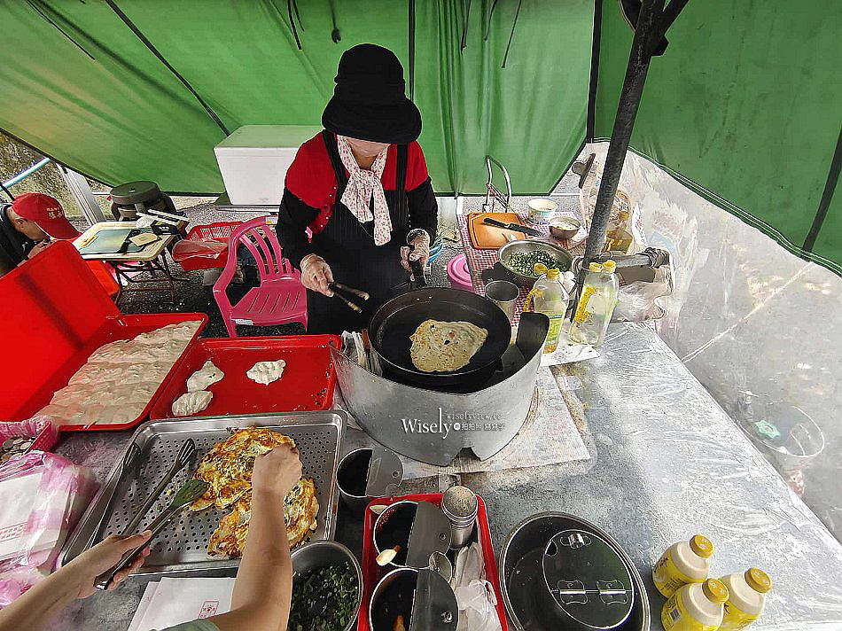 第一站蔥油餅︱宜蘭蔥加到爆加蛋45元︱礁溪轉運站旁周休三日︱礁溪美食