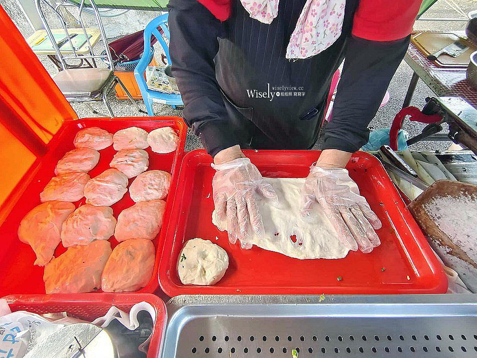 第一站蔥油餅︱宜蘭蔥加到爆加蛋45元︱礁溪轉運站旁周休三日︱礁溪美食