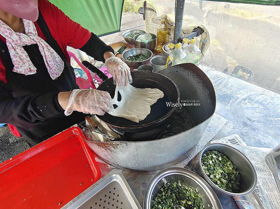 第一站蔥油餅︱宜蘭蔥加到爆加蛋45元︱礁溪轉運站旁周休三日︱礁溪美食