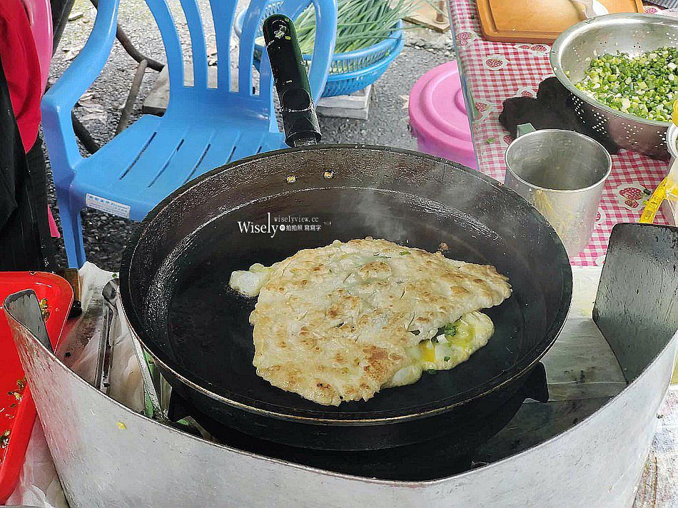 第一站蔥油餅︱宜蘭蔥加到爆加蛋45元︱礁溪轉運站旁周休三日︱礁溪美食