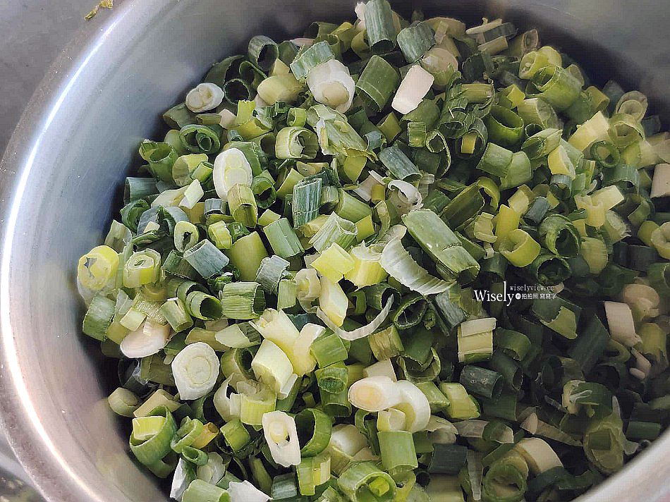 第一站蔥油餅︱宜蘭蔥加到爆加蛋45元︱礁溪轉運站旁周休三日︱礁溪美食