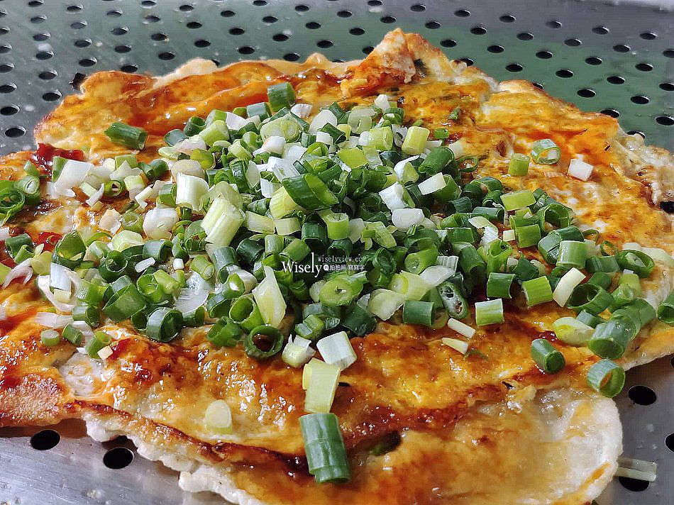 第一站蔥油餅︱宜蘭蔥加到爆加蛋45元︱礁溪轉運站旁周休三日︱礁溪美食