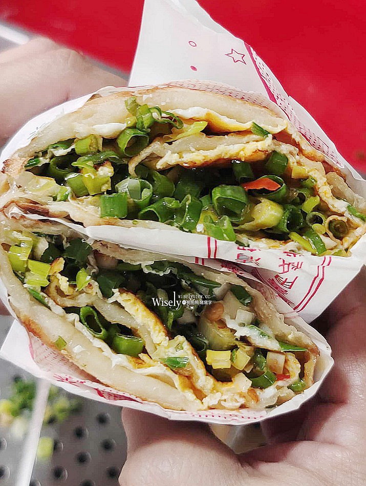 第一站蔥油餅︱宜蘭蔥加到爆加蛋45元︱礁溪轉運站旁周休三日︱礁溪美食