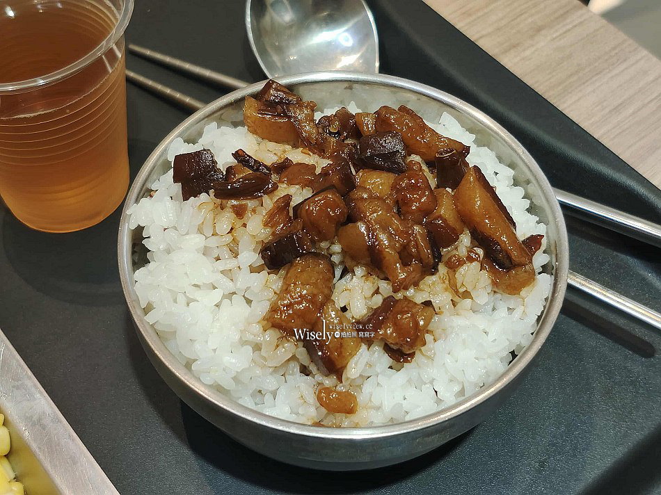 華品軒排骨飯︱主菜加四配菜便當，湯品冷飲吃到飽︱捷運萬隆站