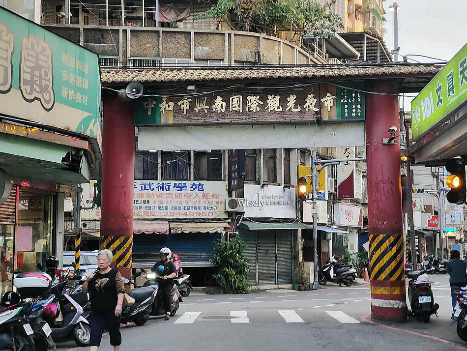 亂烤 炸物串燒︱先炸再烤燒物鹹酥雞︱中和興南夜市小吃︱捷運南勢角站