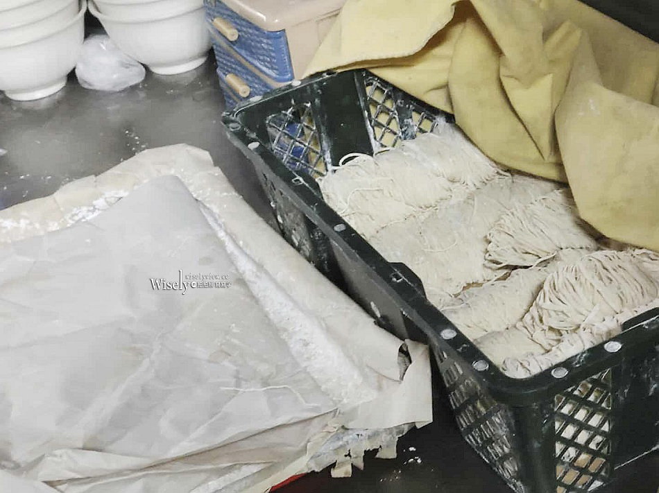 宜蘭礁溪 龍潭_信麵店︱小林同學”林昀儒”家鄉味︱炸醬麵.餛飩魚丸湯