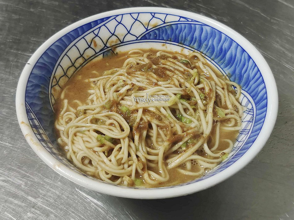 宜蘭礁溪 龍潭_信麵店︱小林同學”林昀儒”家鄉味︱炸醬麵.餛飩魚丸湯