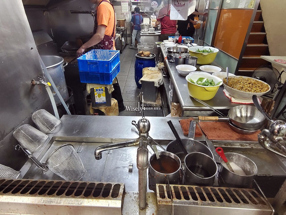 金園排骨 萬年店︱西門町近一甲子老店︱萬年商業大樓美食︱捷運西門站 金園排骨 萬年店︱西門町近一甲子老店︱萬年商業大樓美食︱捷運西門站