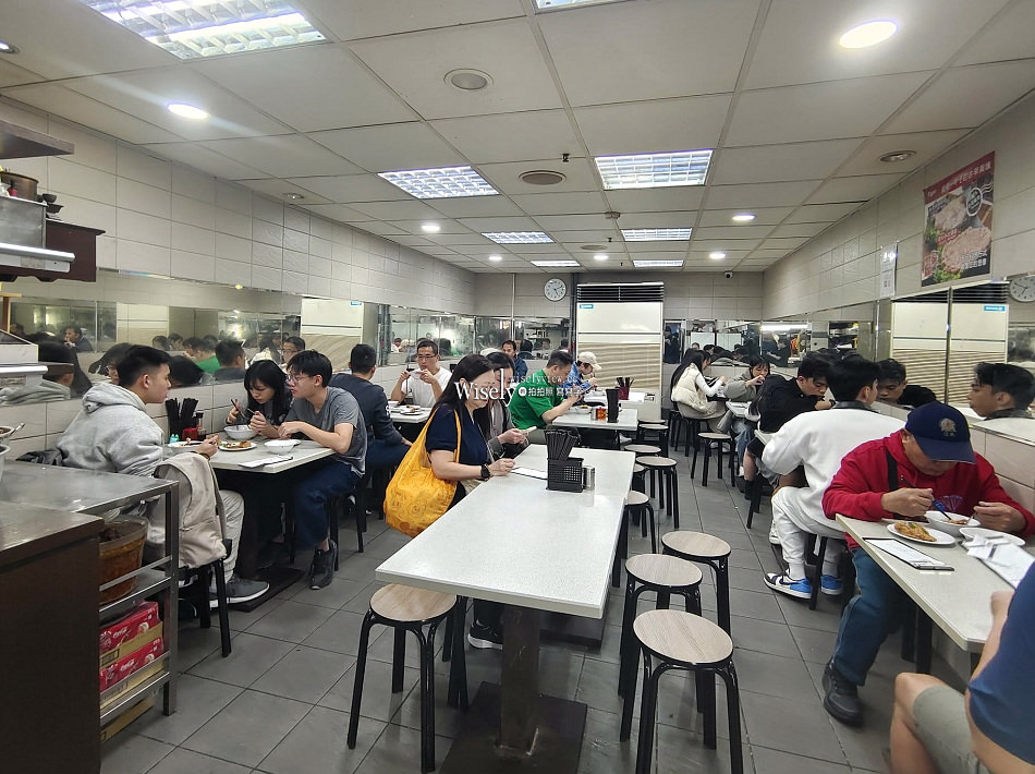 金園排骨 萬年店︱西門町近一甲子老店︱萬年商業大樓美食︱捷運西門站 金園排骨 萬年店︱西門町近一甲子老店︱萬年商業大樓美食︱捷運西門站