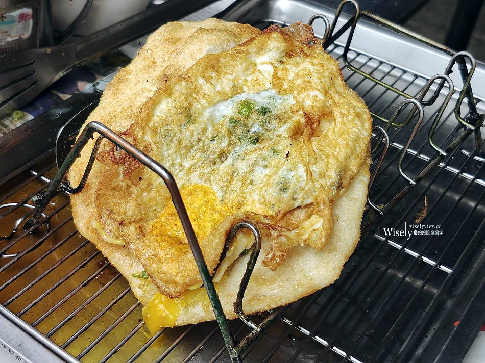 龍潭湖陸家三星蔥油餅︱宜蘭礁溪景區麵攤小吃︱自製春捲也可口